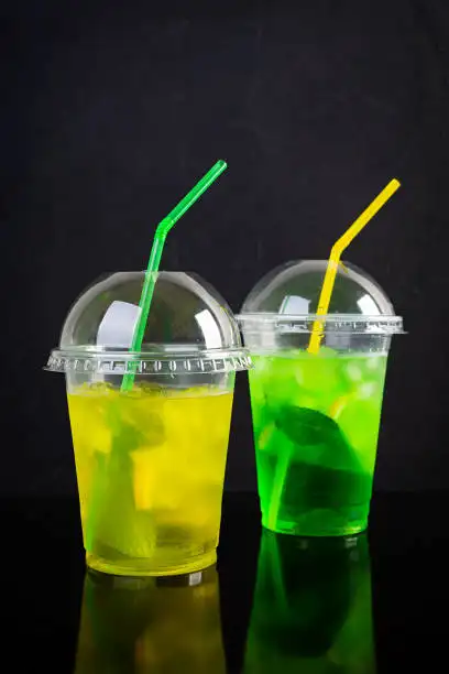 16oz Plastic Cup, clear disposable plastic takeaway cups with dome lids and straws for cold drinks